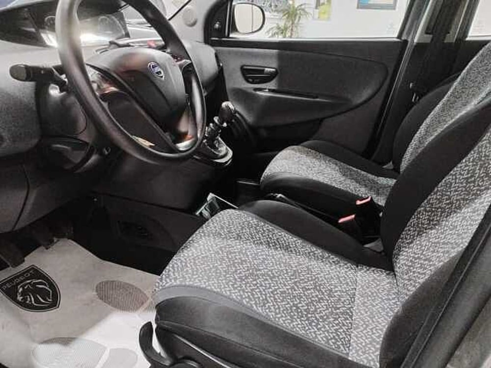 Lancia Ypsilon usata a Lecce (6)