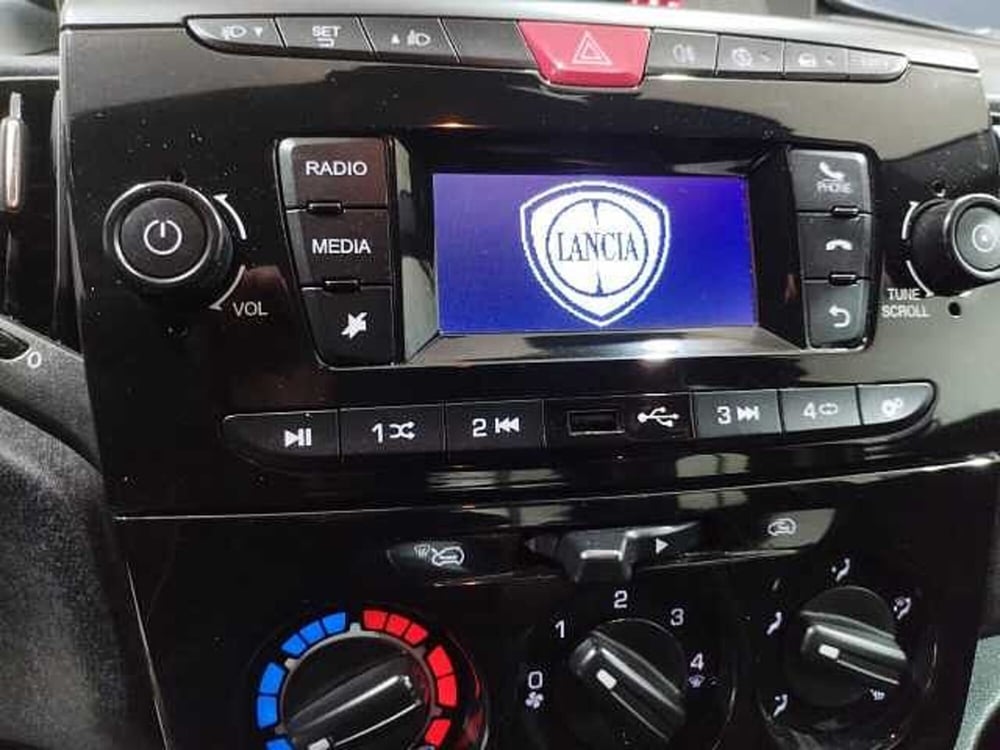 Lancia Ypsilon usata a Lecce (7)