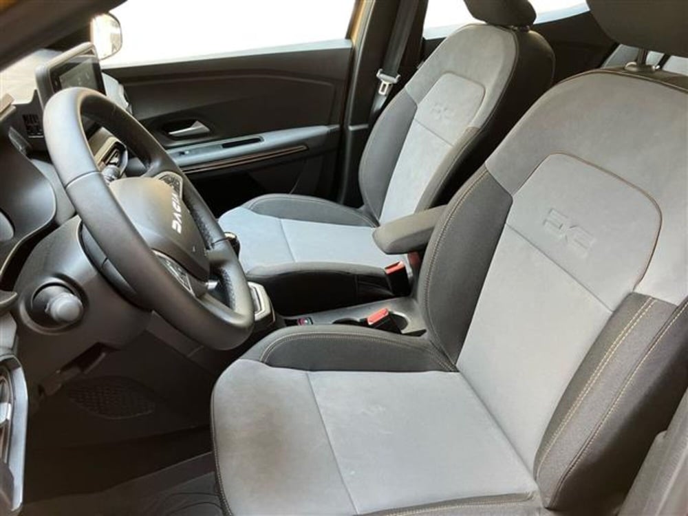 Dacia Sandero Stepway nuova a Como (8)