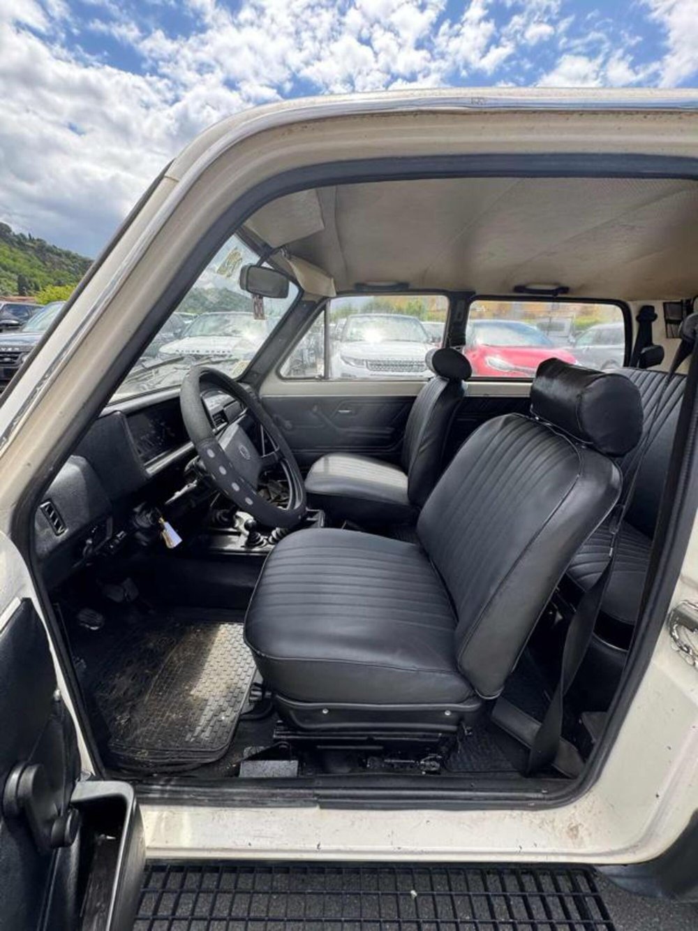 Lada Niva usata a Lucca (7)