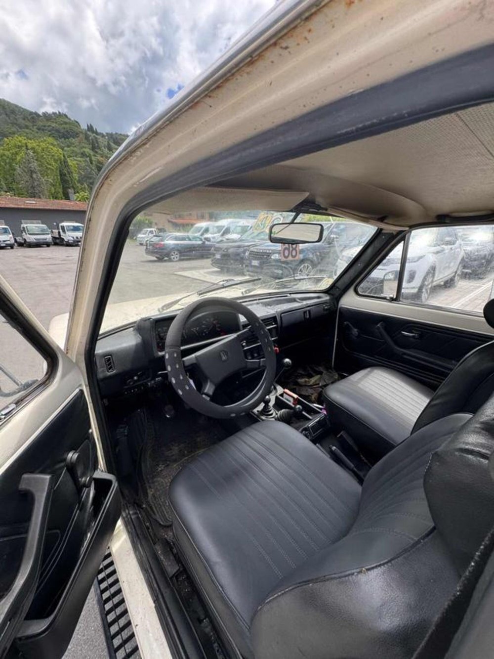 Lada Niva usata a Lucca (9)
