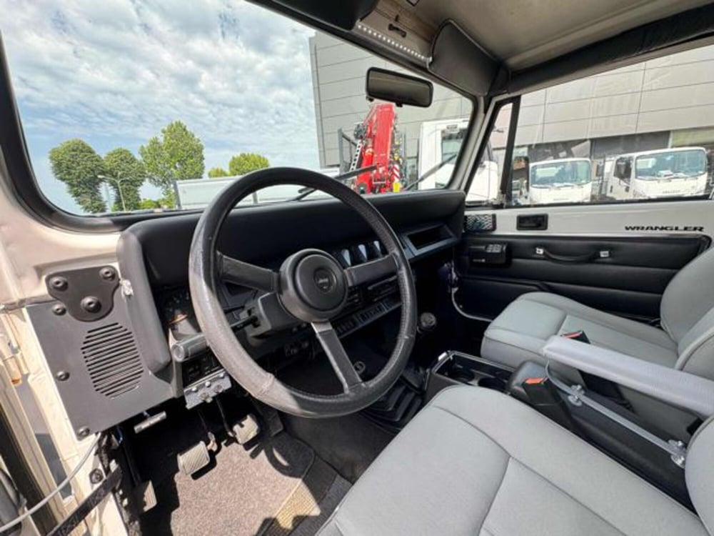 Jeep Wrangler usata a Lucca (11)