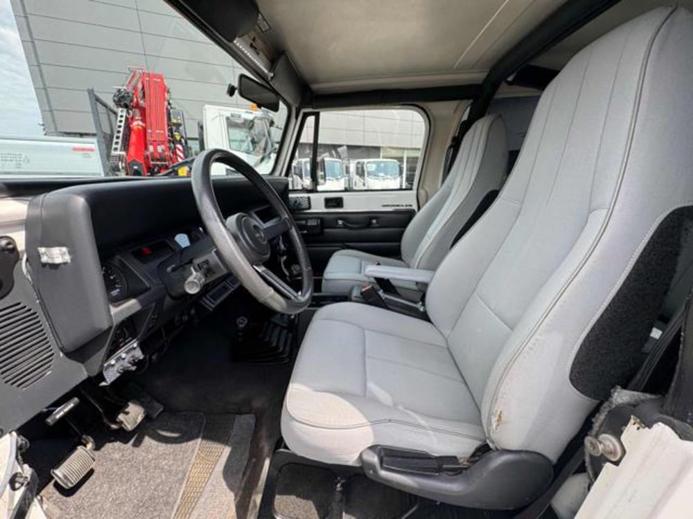 Jeep Wrangler usata a Lucca (9)