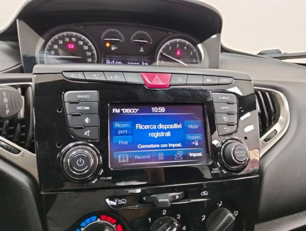 Lancia Ypsilon usata a Como (13)