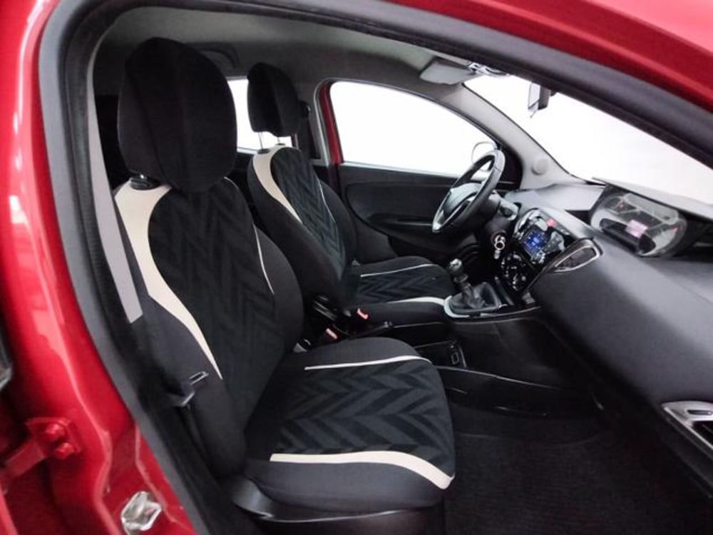 Lancia Ypsilon usata a Como (3)