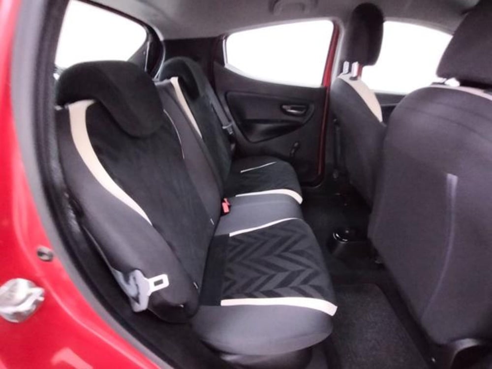 Lancia Ypsilon usata a Como (5)