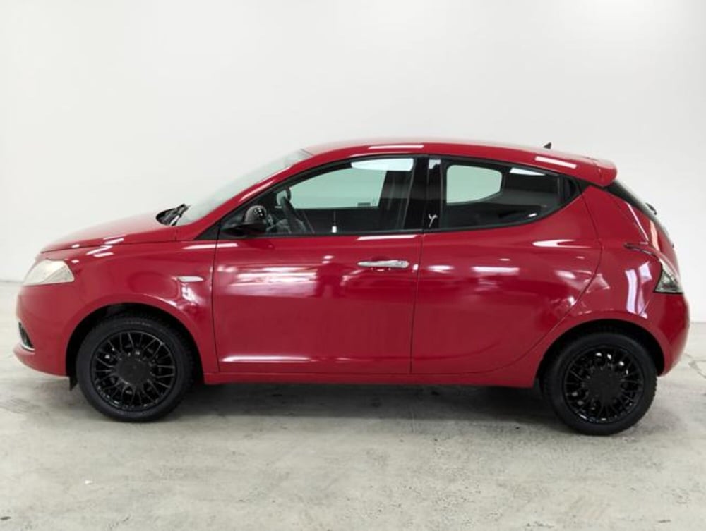 Lancia Ypsilon usata a Como (8)