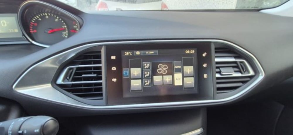 Peugeot 308 SW usata a Oristano (11)