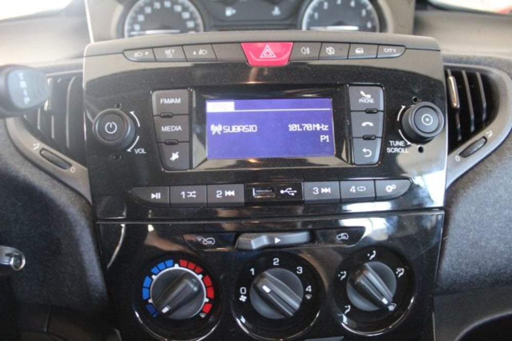 Lancia Ypsilon usata a Terni (13)