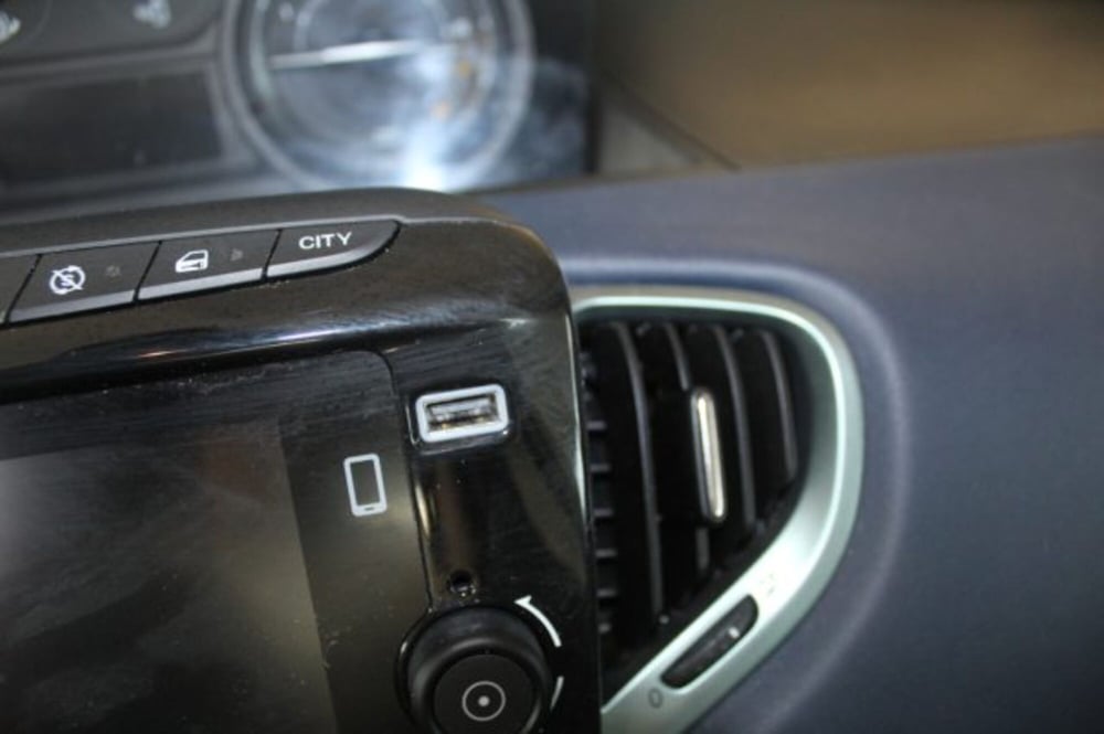 Lancia Ypsilon usata a Terni (14)