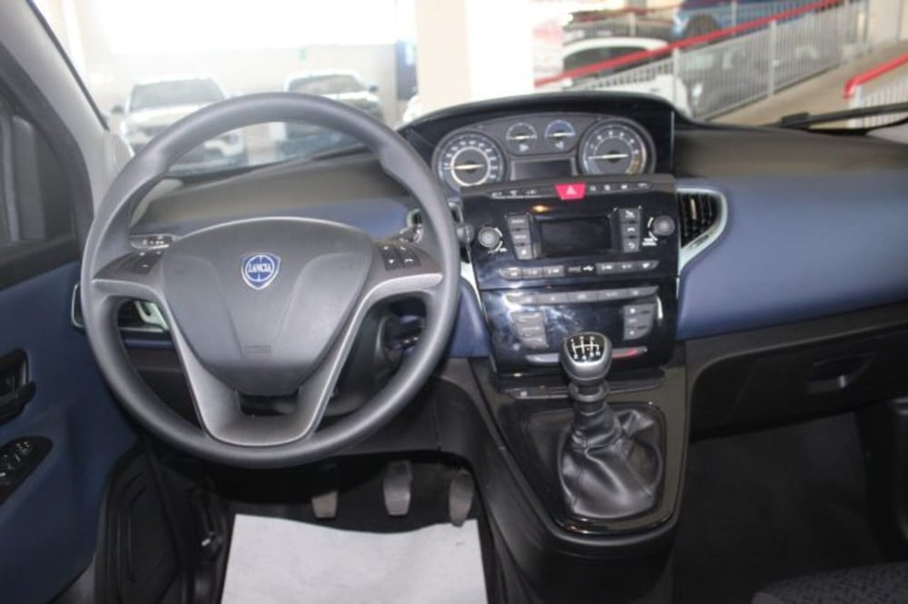 Lancia Ypsilon usata a Terni (11)