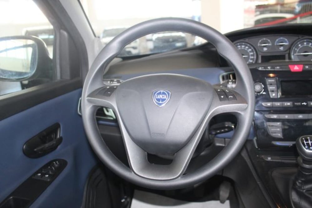 Lancia Ypsilon usata a Terni (12)