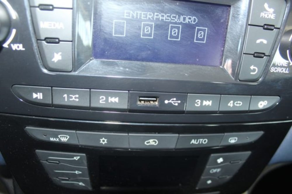 Lancia Ypsilon usata a Terni (14)