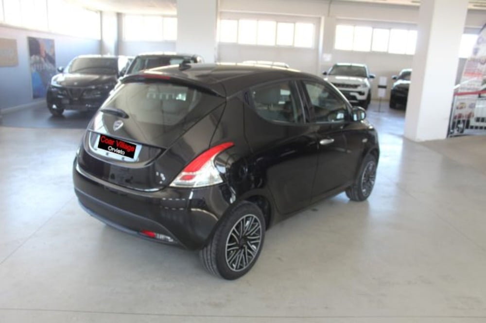 Lancia Ypsilon usata a Terni (4)