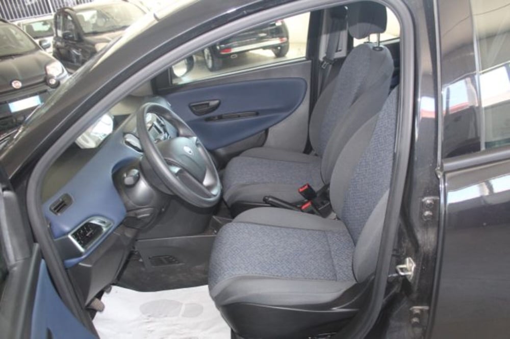 Lancia Ypsilon usata a Terni (7)