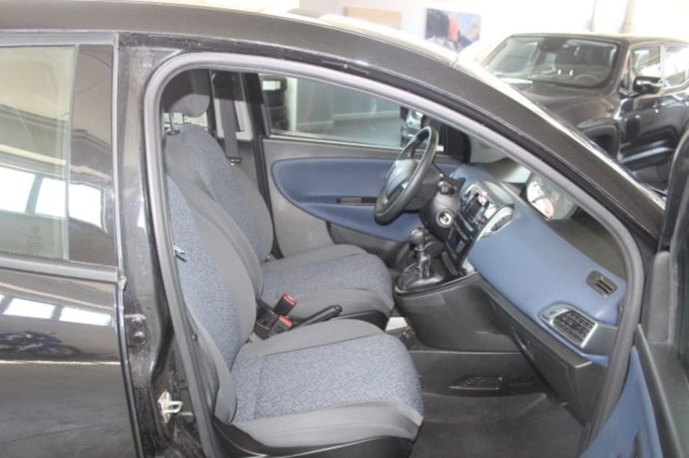 Lancia Ypsilon usata a Terni (8)