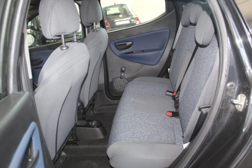 Lancia Ypsilon usata a Terni (9)