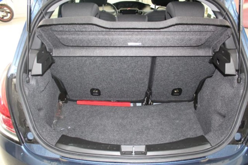 Lancia Ypsilon usata a Terni (10)