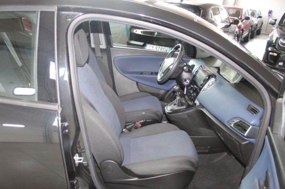 Lancia Ypsilon usata a Terni (8)