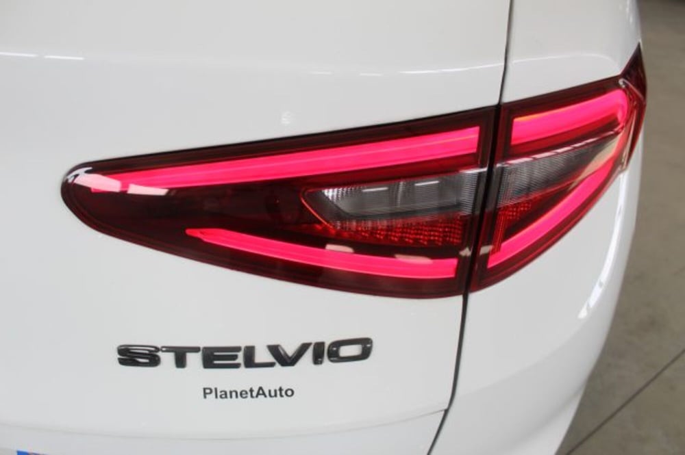 Alfa Romeo Stelvio usata a Terni (18)
