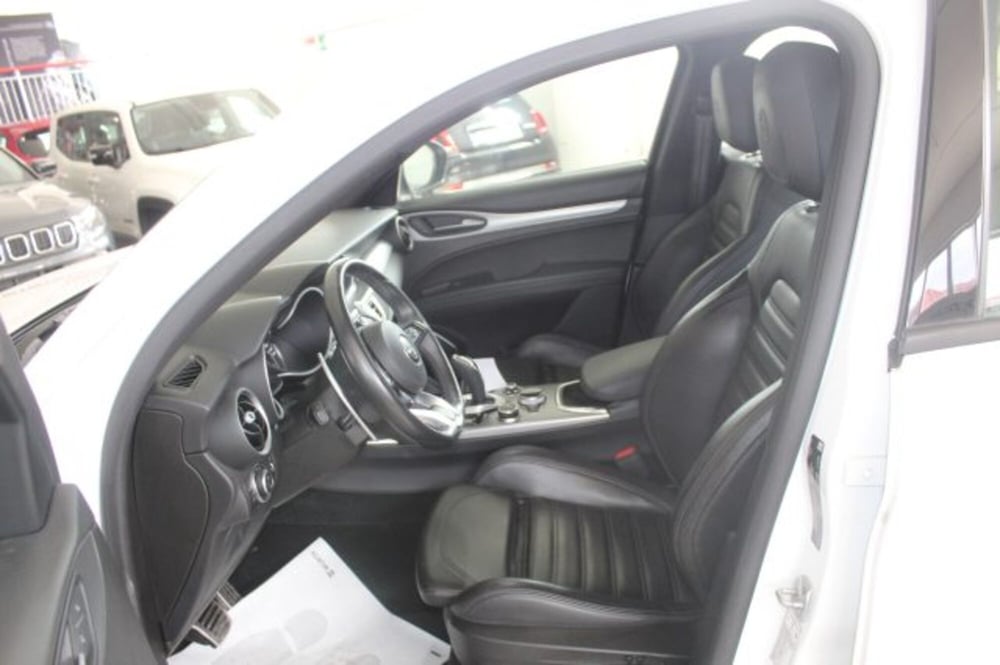 Alfa Romeo Stelvio usata a Terni (7)