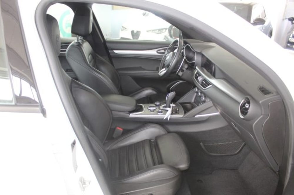 Alfa Romeo Stelvio usata a Terni (8)