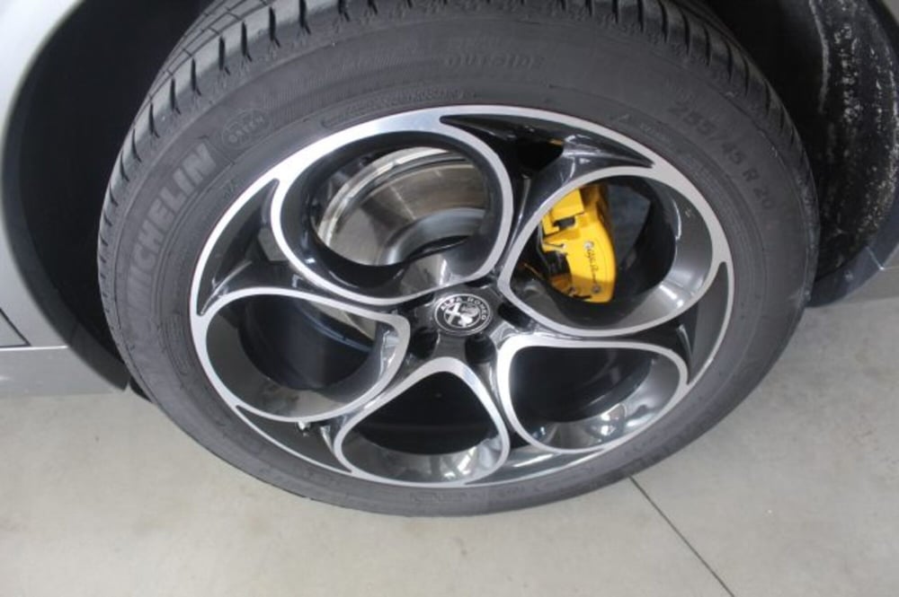 Alfa Romeo Stelvio usata a Terni (15)
