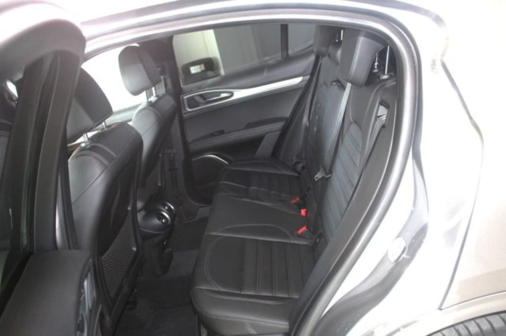 Alfa Romeo Stelvio usata a Terni (9)