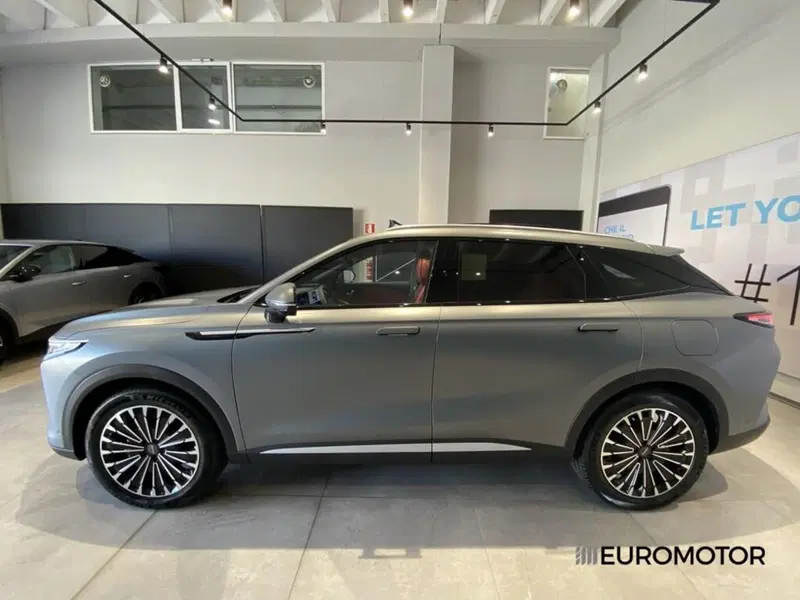 Omoda Omoda 9 SHS-P nuova a Bari (12)