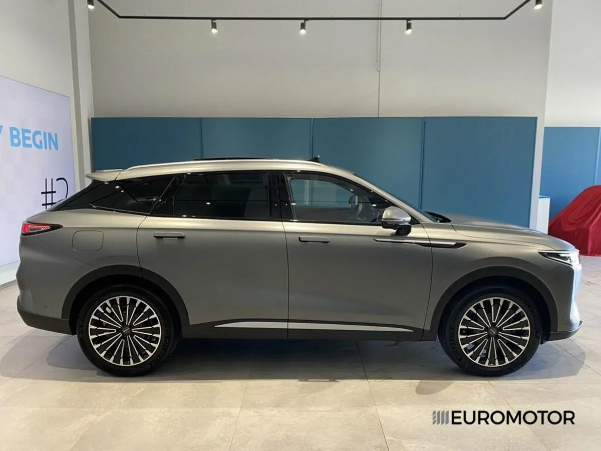 Omoda Omoda 9 SHS-P nuova a Bari (7)