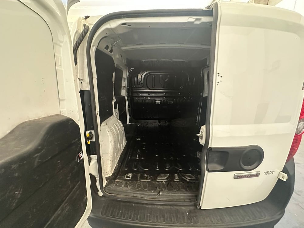 Fiat Doblò Furgone usata a Milano (10)
