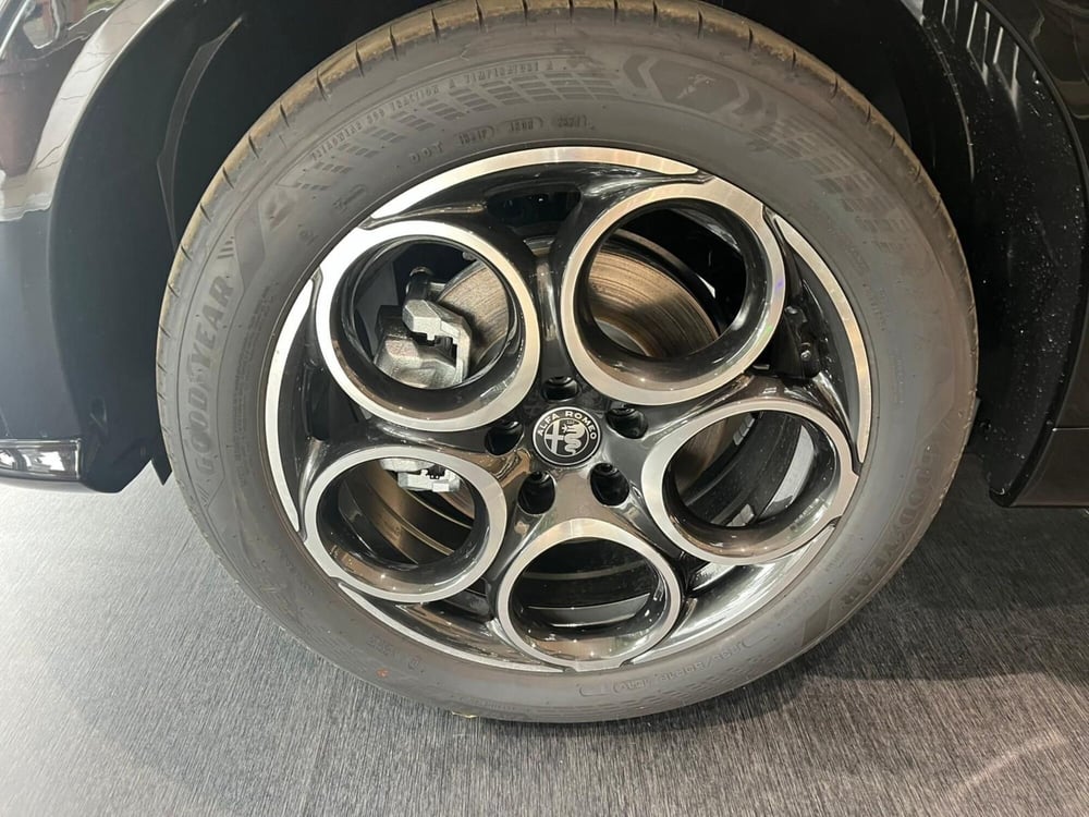 Alfa Romeo Tonale nuova a Milano (10)