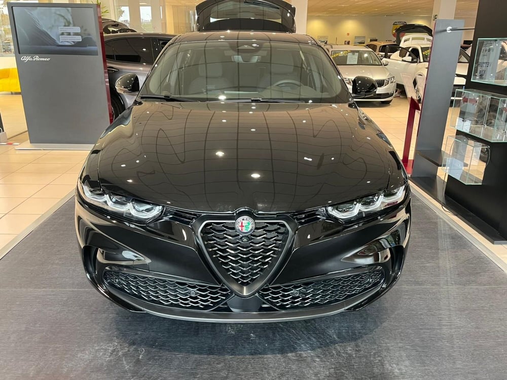 Alfa Romeo Tonale nuova a Milano (2)
