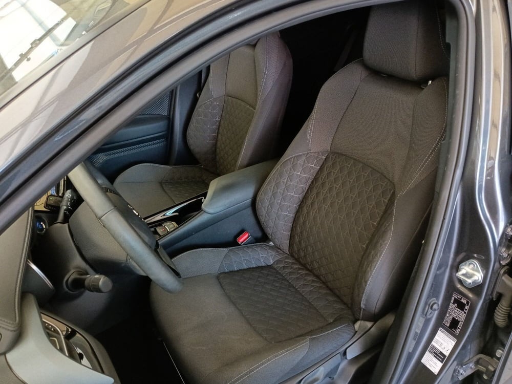 Toyota Toyota C-HR usata a Milano (11)