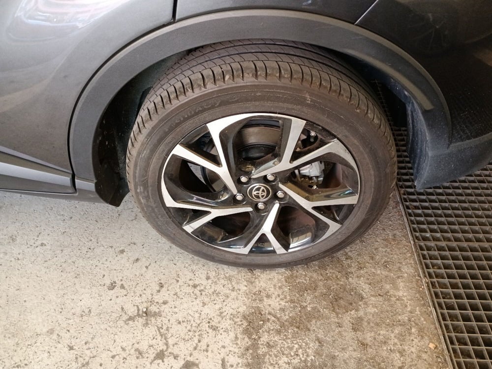 Toyota Toyota C-HR usata a Milano (14)