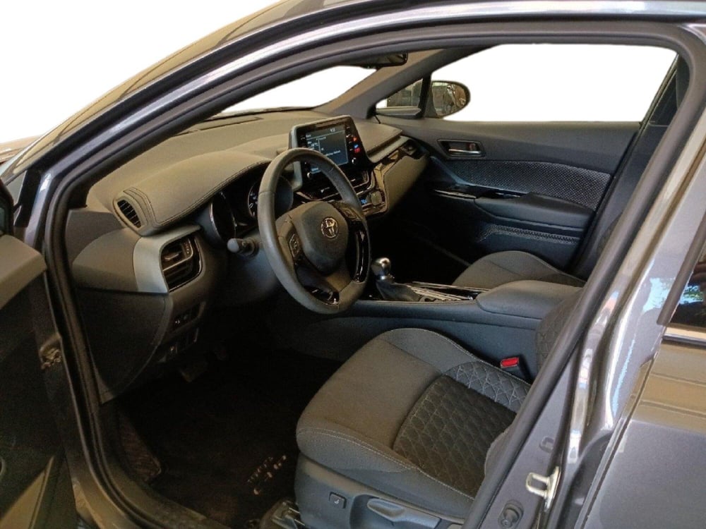 Toyota Toyota C-HR usata a Milano (15)