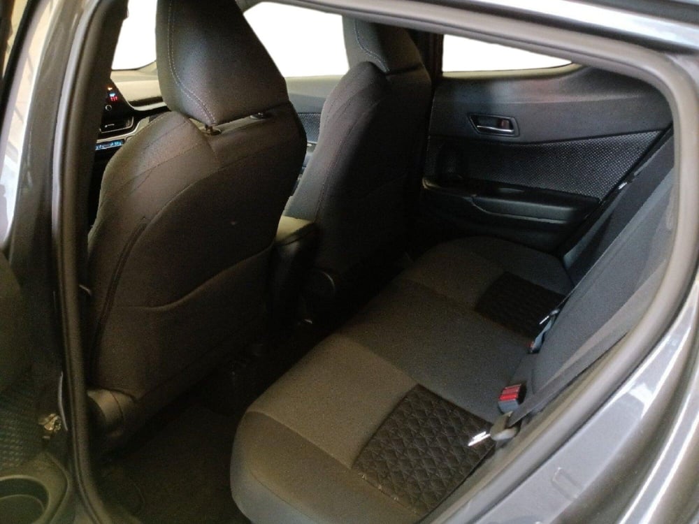 Toyota Toyota C-HR usata a Milano (16)