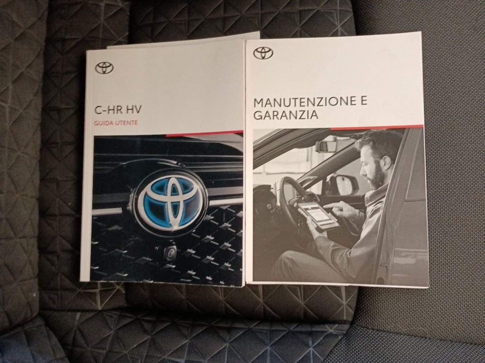 Toyota Toyota C-HR usata a Milano (18)