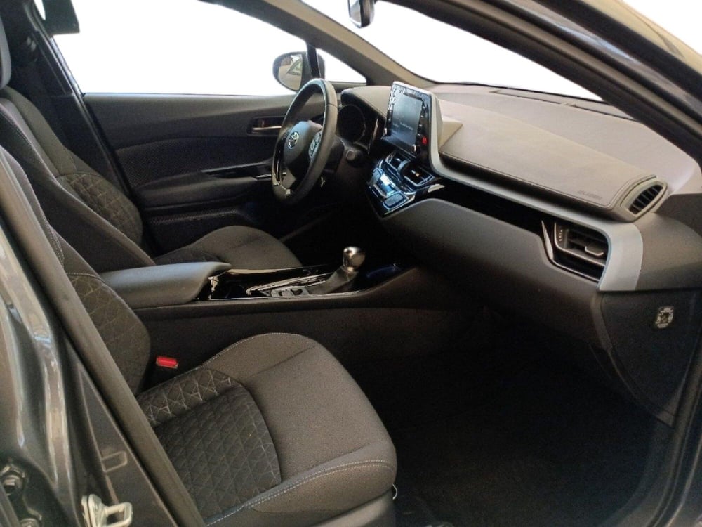 Toyota Toyota C-HR usata a Milano (6)