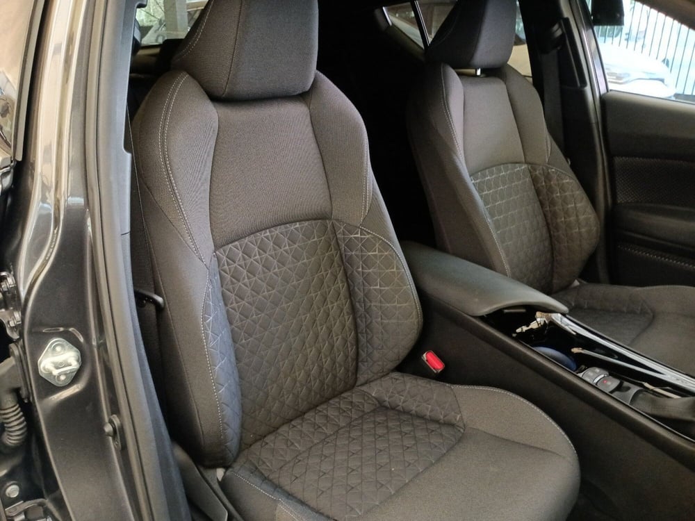 Toyota Toyota C-HR usata a Milano (7)
