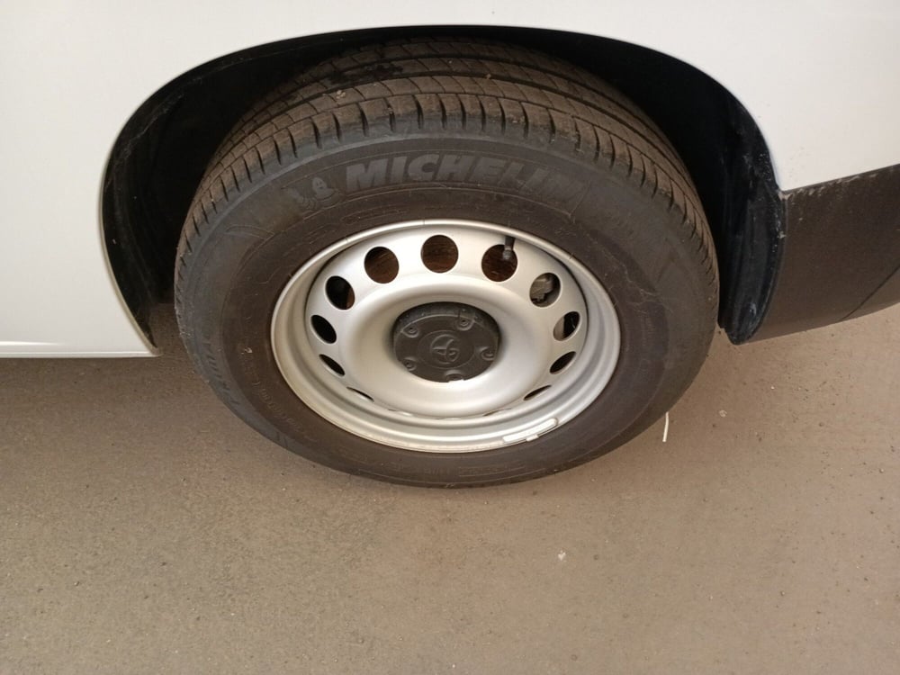 Toyota Proace City Furgone usata a Milano (13)