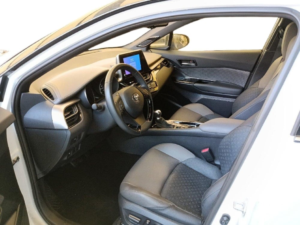 Toyota Toyota C-HR usata a Milano (15)