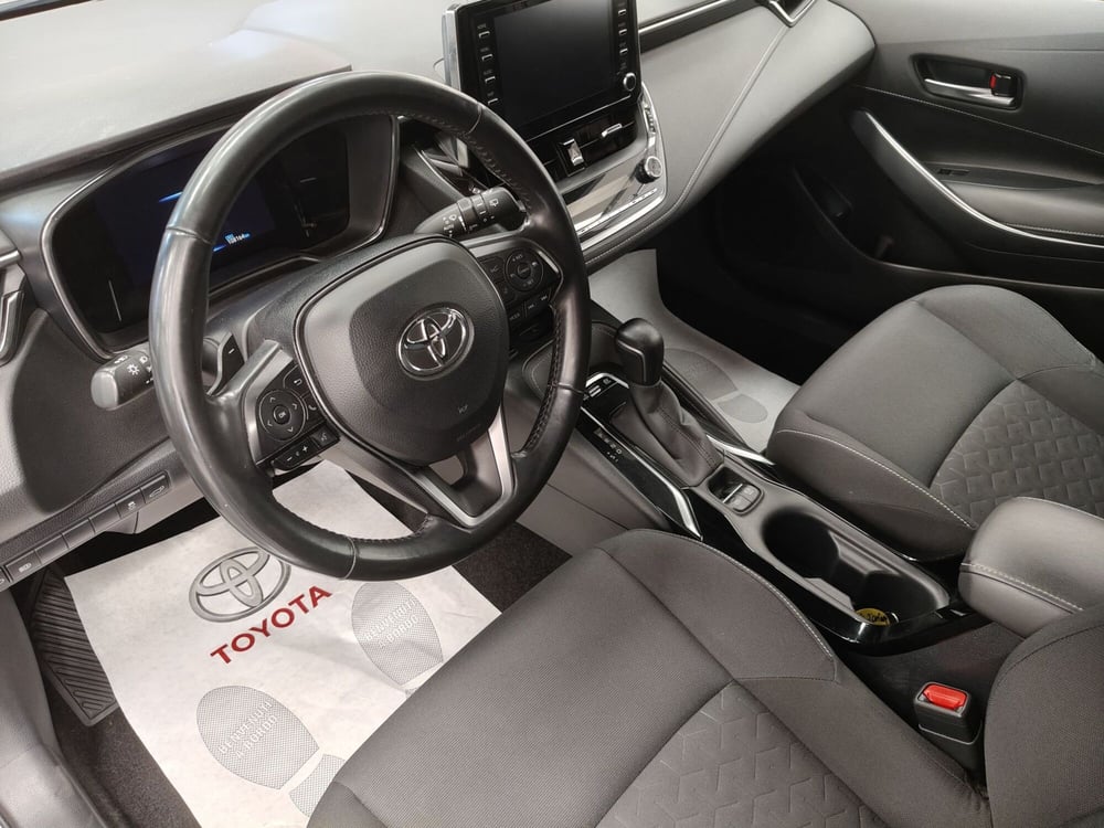 Toyota Corolla Touring Sports usata a Roma (12)