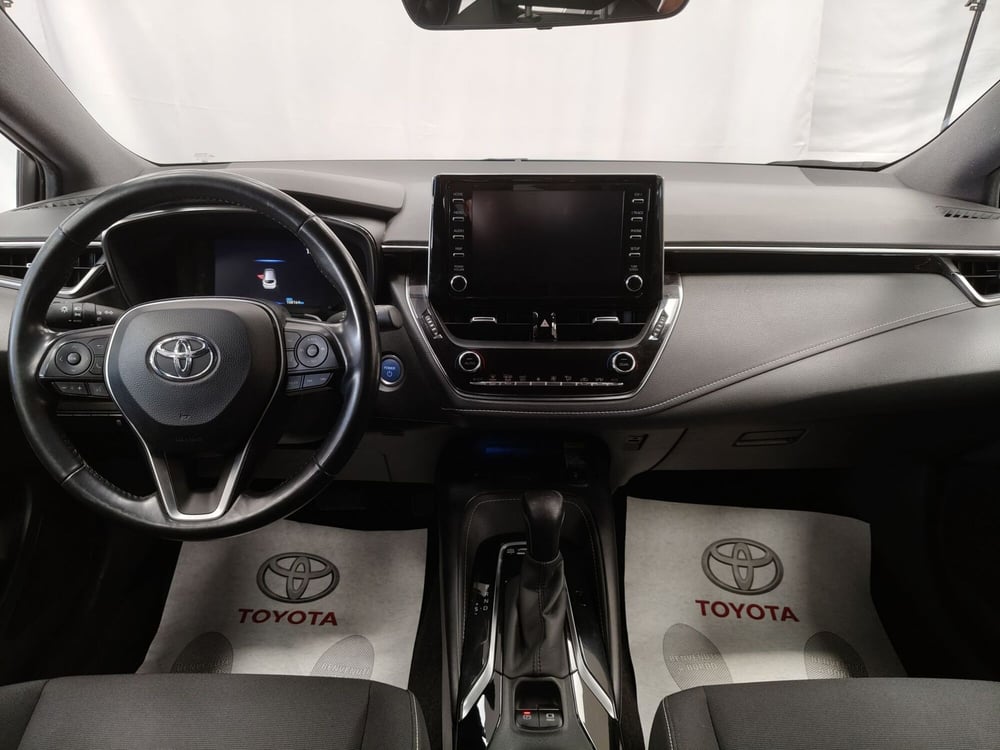 Toyota Corolla Touring Sports usata a Roma (9)