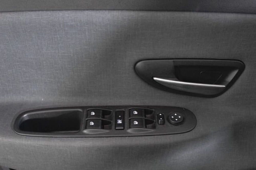 Lancia Ypsilon usata a Novara (15)