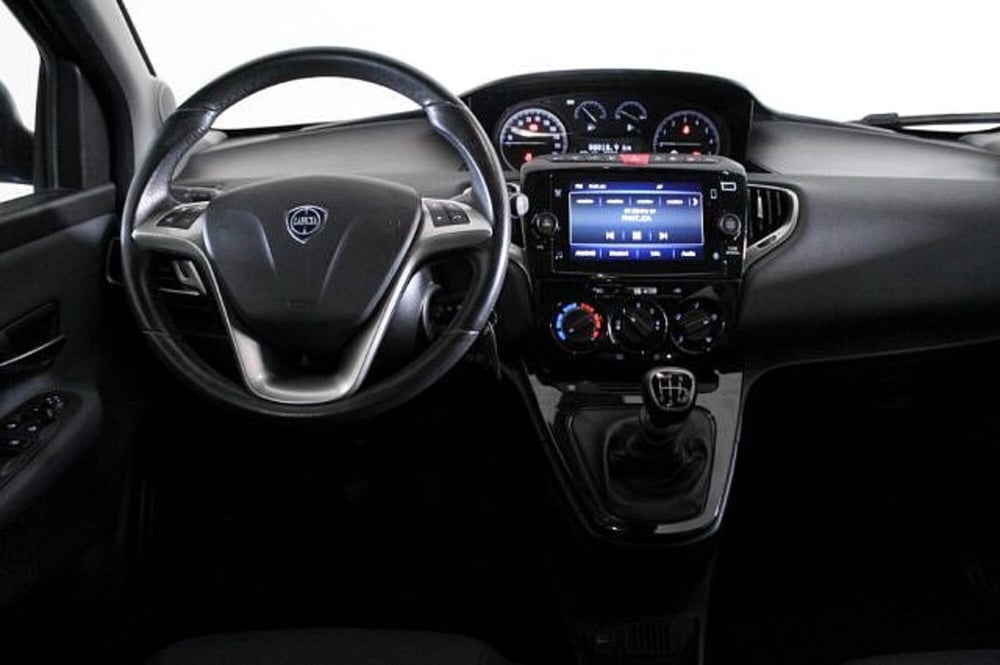 Lancia Ypsilon usata a Novara (6)