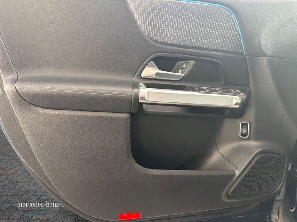 Mercedes-Benz EQB usata a Rimini (17)