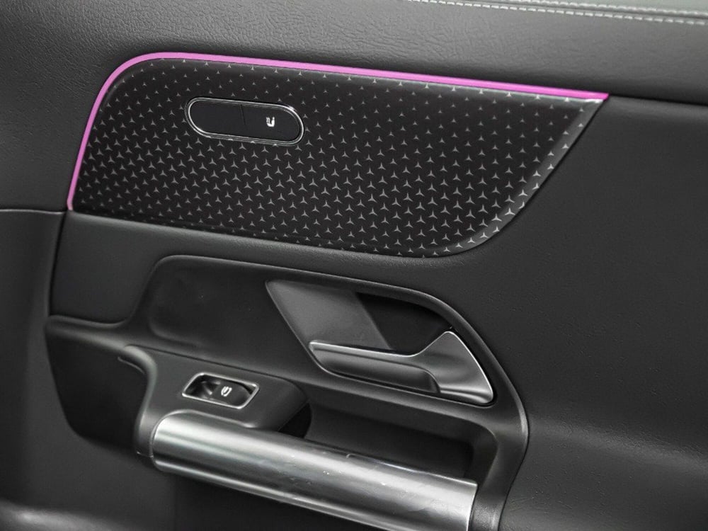 Mercedes-Benz EQA nuova a Macerata (12)