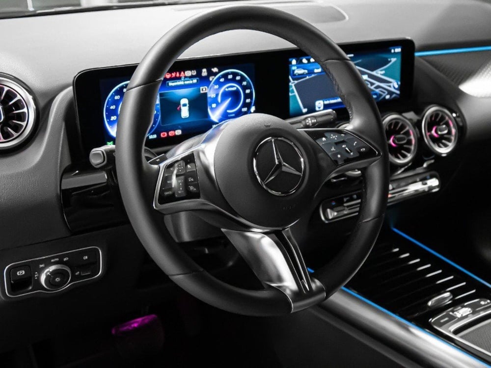Mercedes-Benz EQA nuova a Macerata (15)
