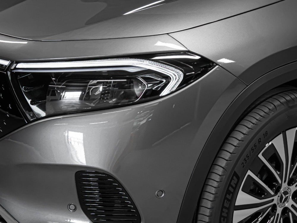 Mercedes-Benz EQA nuova a Macerata (4)